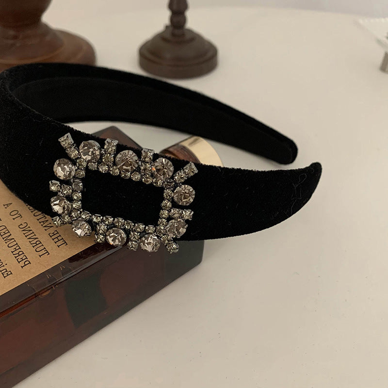 Diadema de terciopelo de seda vintage de alta gama con brillantes diamantes de imitación que adornan los elegantes accesorios para el cabello de belleza de hadas famosos de Internet