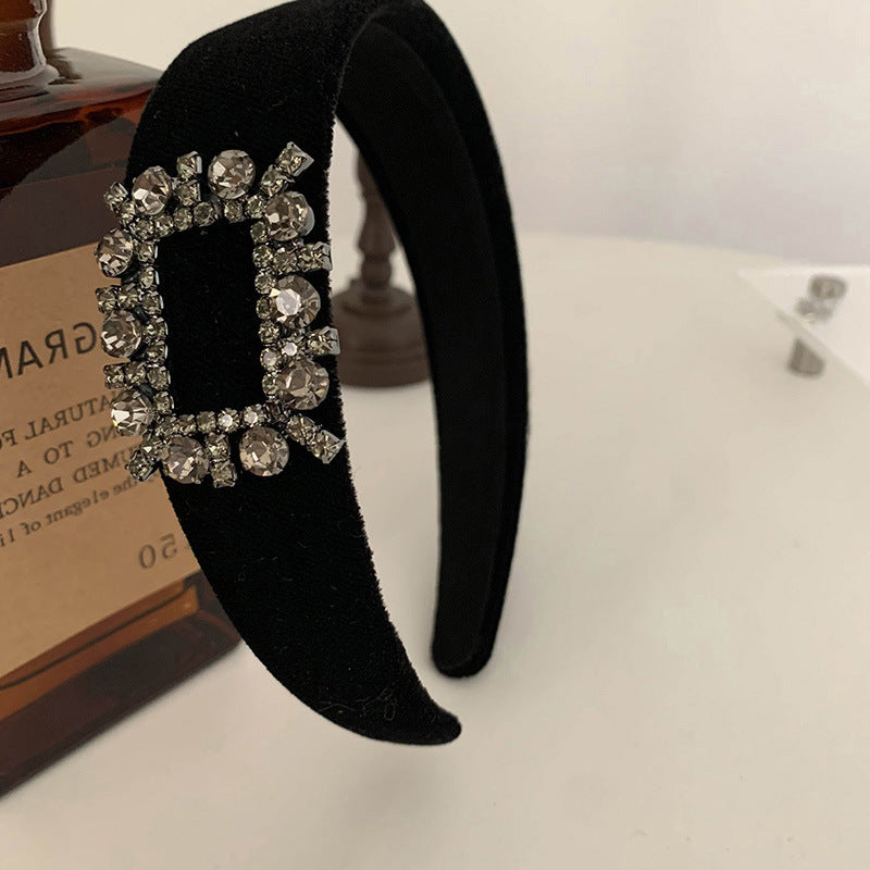 Diadema de terciopelo de seda vintage de alta gama con brillantes diamantes de imitación que adornan los elegantes accesorios para el cabello de belleza de hadas famosos de Internet